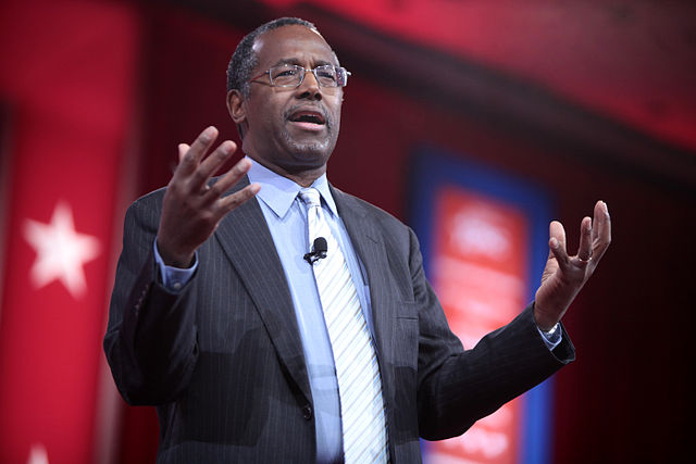 Candidate Carson Compares Journalists to Used Car Salesman